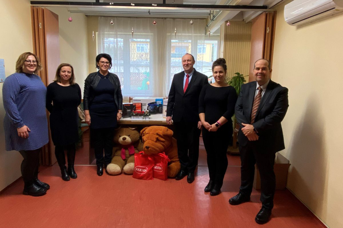 Karácsonyi adományozás